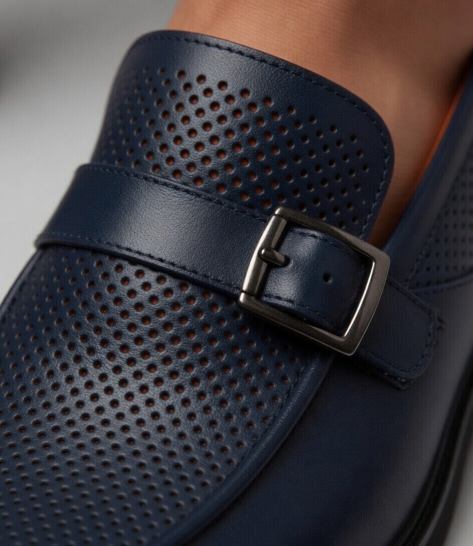 Mocassin à boucle simple perforé