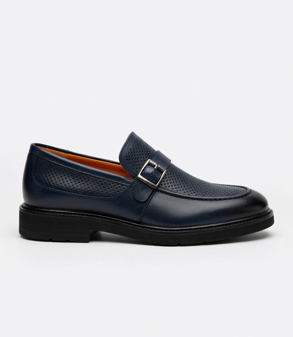 Mocassin à boucle simple perforé